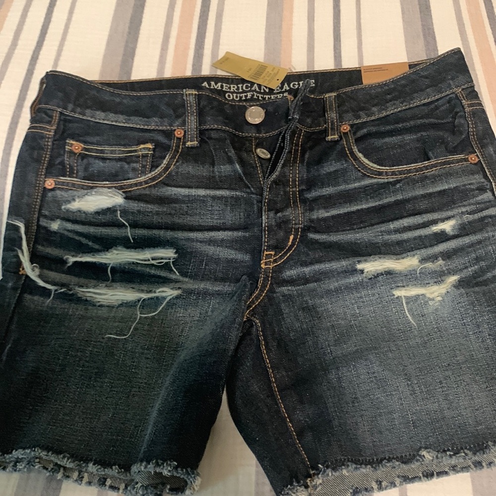 New with tags size 6 slouchy Bermuda American Eagle  distress jeans shorts
